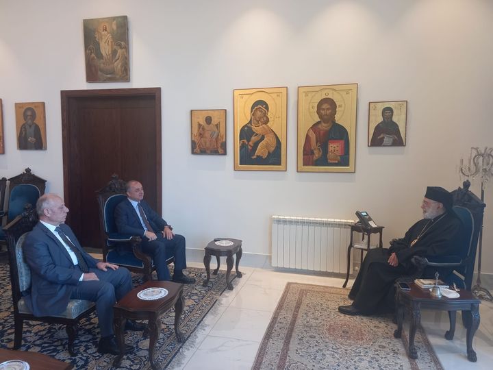 استقبل سيادة متروبوليت بيروت وتوابعها المطران الياس مجلس ζالأستاذ الياس بو صعب ووزير الدفاع العميد موريس سليم.