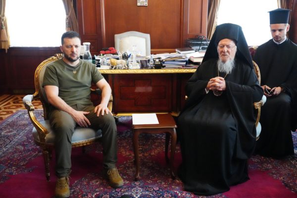 Ζελένσκι: “Ευχαριστώ τον Οικουμενικό Πατριάρχη για την πνευματική υποστήριξη προς την Ουκρανία” (ΒΙΝΤΕΟ)