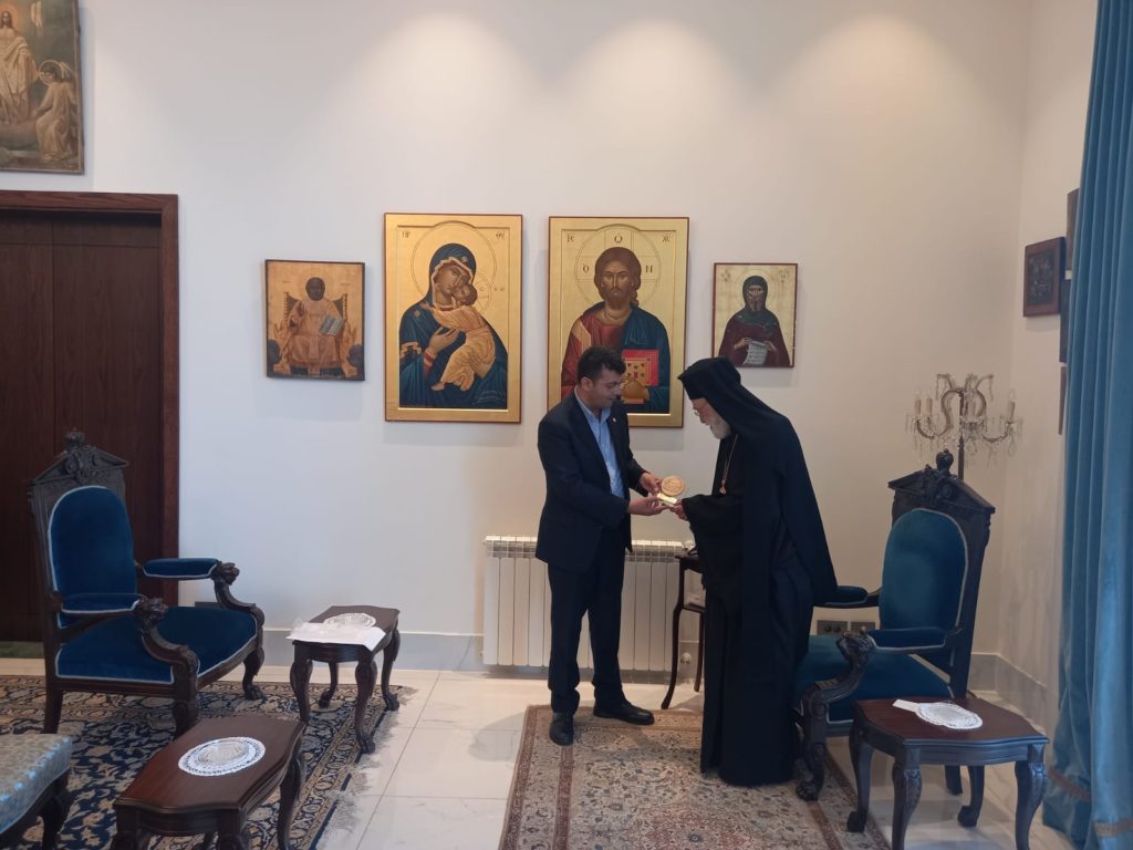 استقبل سيادة متروبوليت بيروت وتوابعها المطران الياس عوده نقيب الصيادلة الدكتور جو سلوم الذ