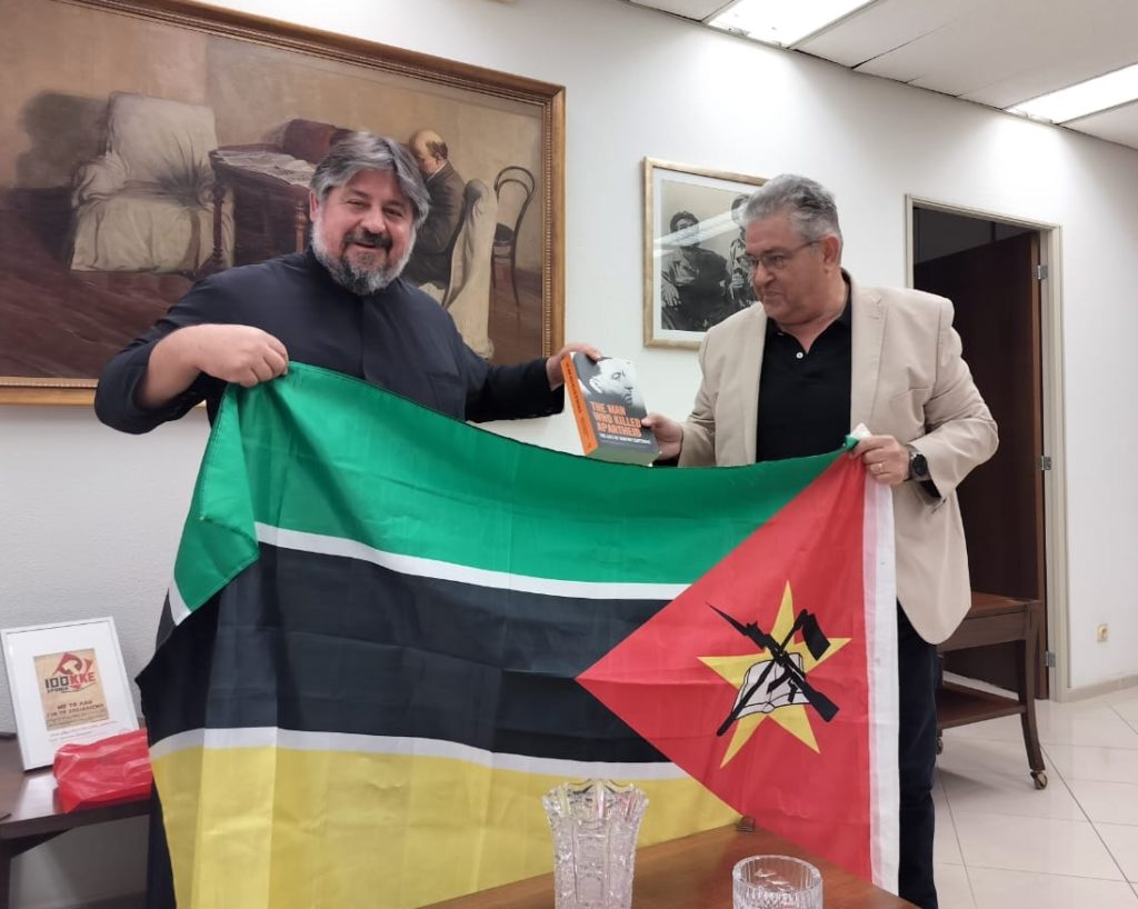 Συνάντηση του Δημήτρη Κουτσούμπα με τον Μητροπολίτη Ζάμπιας