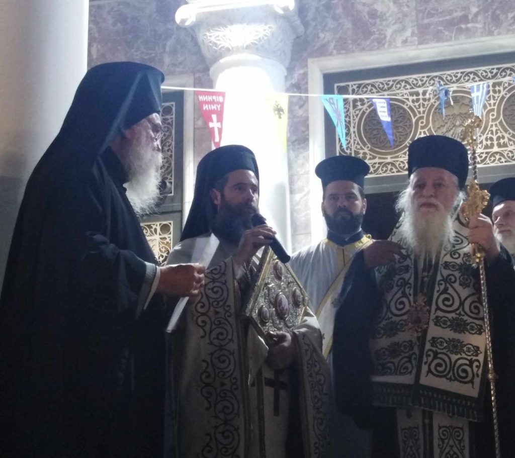 Ευλαβική προσευχή, για τον Ιαματικό Αγιομάρτυρα Παντελεήμονα, στον ομώνυμο ναό της Αχαρνών