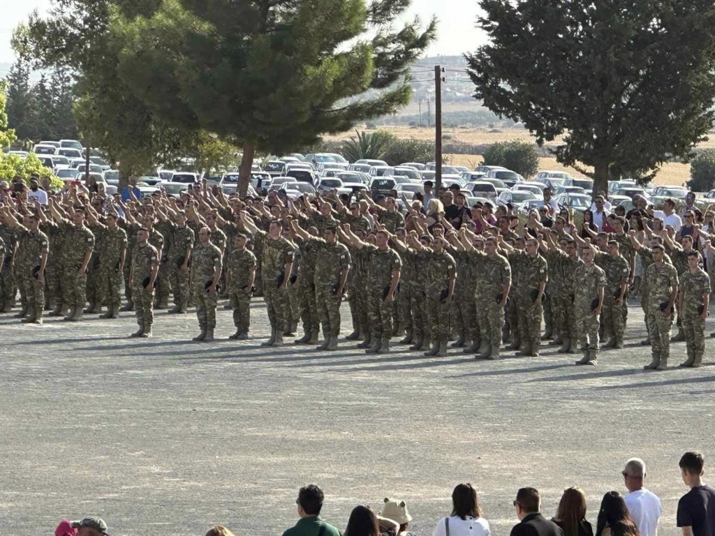 Ορκωμοσία νεοσυλλέκτων οπλιτών από τον Μητροπολίτη Ταμασού