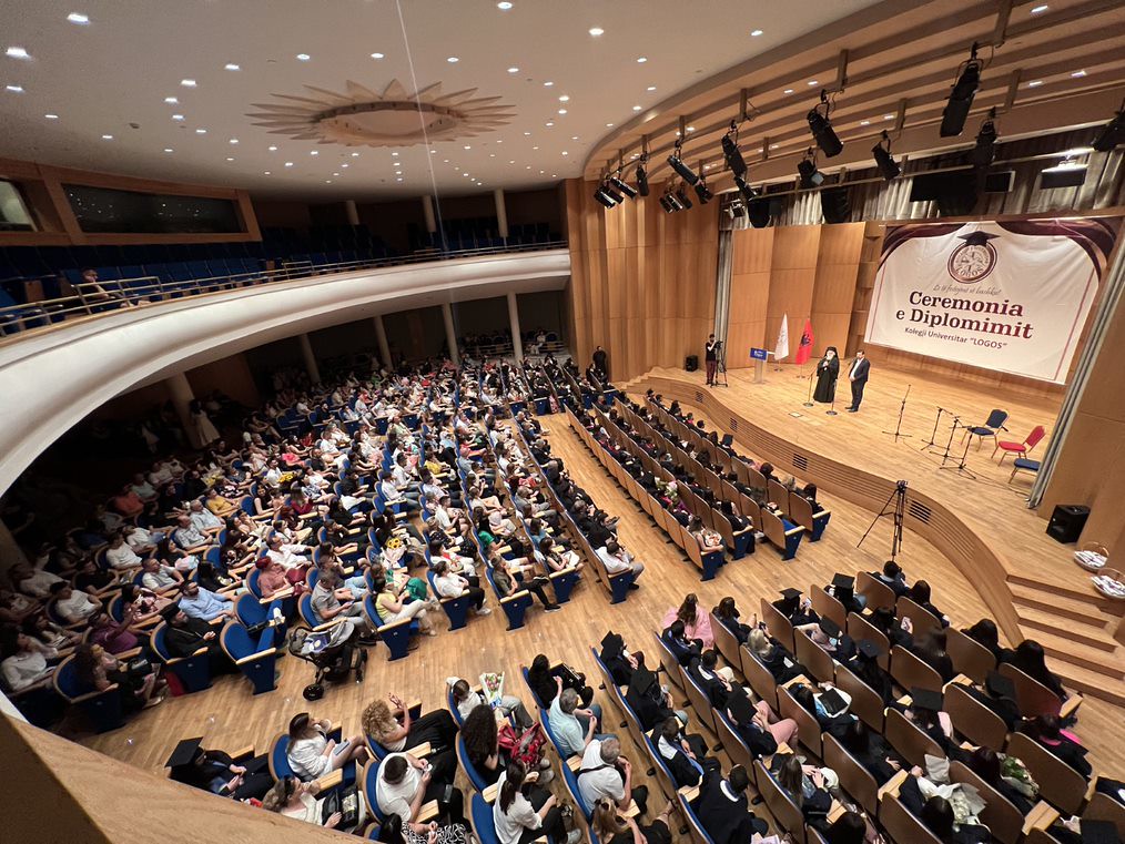 Ceremonia e diplomimit të studentëve të Kolegjit Universitar “LOGOS”.