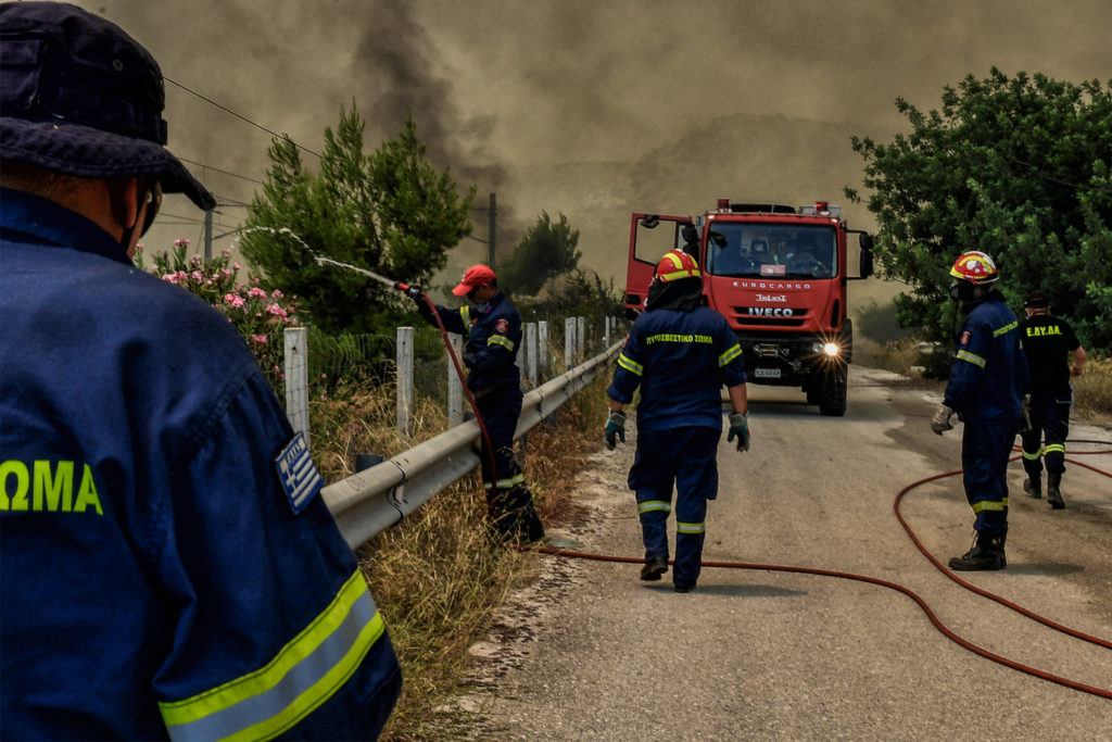 Παραδόθηκαν στις φλόγες Λουτράκι, Δερβενοχώρια και Ρόδος – Τιτάνιος αγώνας για την κατάσβεση με εναέρια και επίγεια μέσα (ΦΩΤΟ/ΒΙΝΤΕΟ)