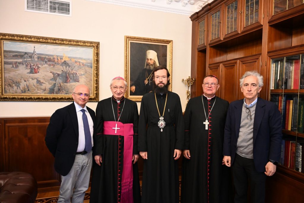 Председатель ОВЦС встретился с архиепископом Таранто Филиппо Санторо