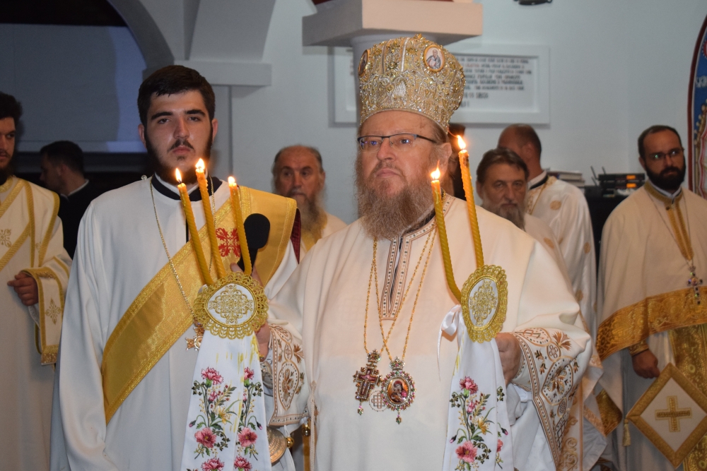 Русенският митрополит Наум възглави литургията за храмовия празник на манастира “Пантократор” в Румъния