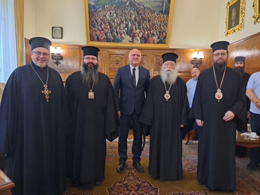 Среща на Ловчанския митрополит Гавриил – ръководител на КПО при Св. Синод с министър проф. Галин Цоков
