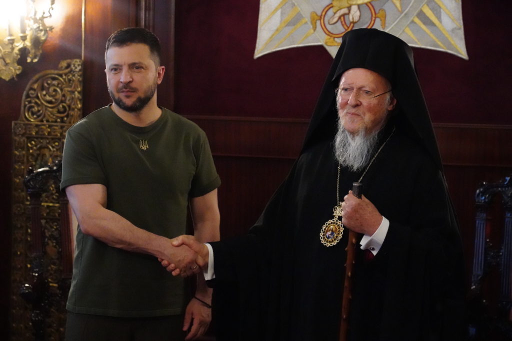 Η στήριξη του Οικουμενικού Πατριαρχείου στην Ουκρανία, το Τρισάγιο για τα θύματα του πολέμου και η ευχή για ειρήνη
