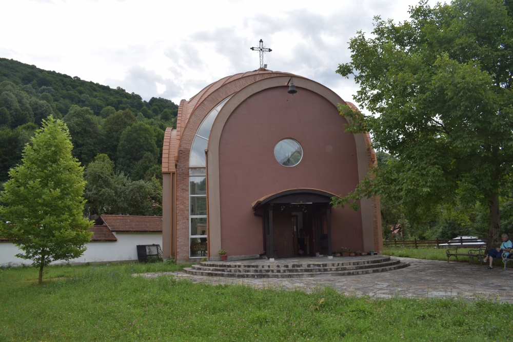 Църквата „Св. вмчк Пантелеймон“ в с. Рибарица посрещна своя храмов празник с Архиерейска св. Литургия