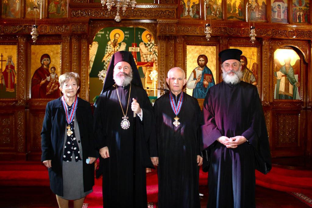 Ο Αρχιεπίσκοπος Αυστραλίας τίμησε δύο φτωχούς βιοπαλαιστές Ομογενείς