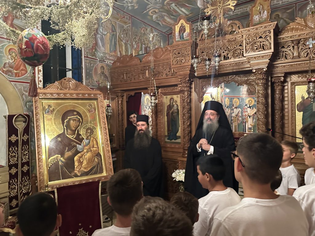 Ο Μητροπολίτης Πατρών ευλόγησε τους μικρούς κατασκηνωτές