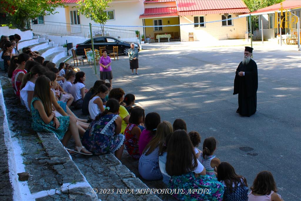 Ο Μητροπολίτης Άρτης κοντά στα αγόρια και στα κορίτσια των κατασκηνώσεων