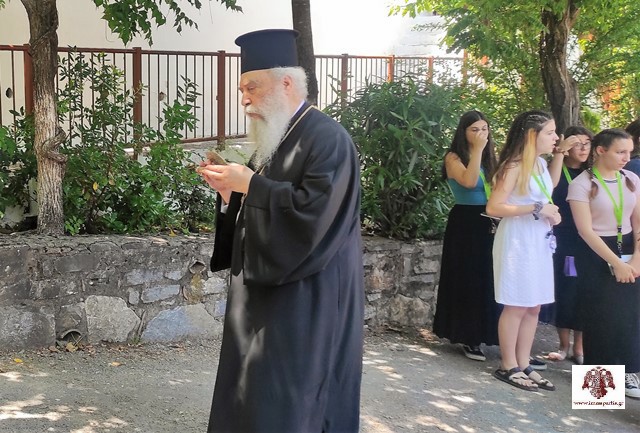 Απότμημα των ιερών λειψάνων της Οσίας Σοφίας της Κλεισούρας προσκύνησαν οι κατασκηνώτριες στην Ταϋγέτη