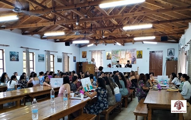 Ο Μονεμβασίας και Σπάρτης επισκέφθηκε τα κορίτσια της β΄ κατασκηνωτικής περιόδου