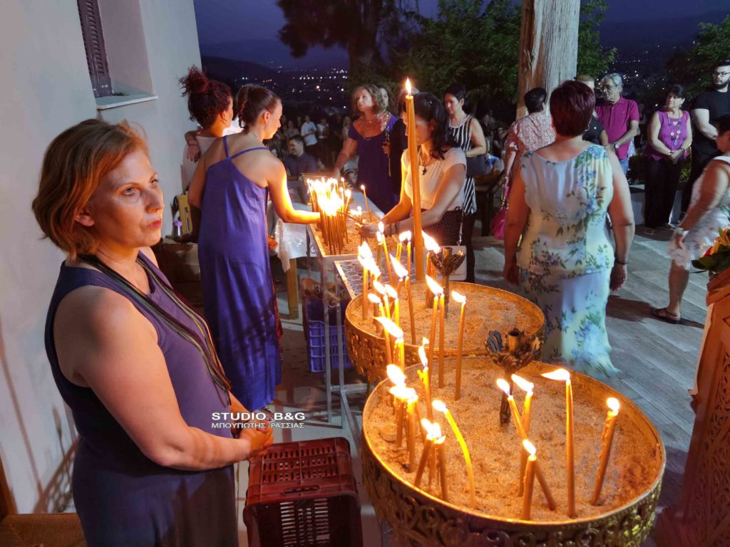 Η εορτή της Αγίας Παρασκευής στο ιστορικό εκκλησάκι στους πρόποδες του Παλαμηδίου (ΦΩΤΟ)