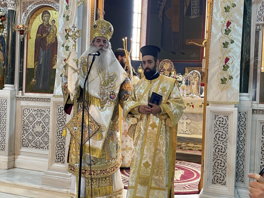 Χειροτονία νέου Διακόνου από τον Μητροπολίτη Πειραιώς