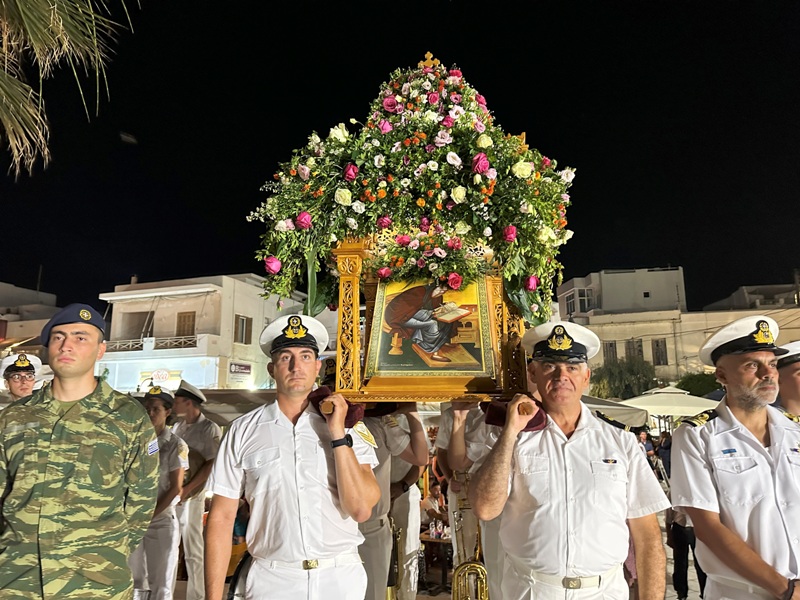 Νάξος: Λιτανεία της Ιεράς Εικόνος του Αγίου Νικοδήμου στη γενέτειρα του