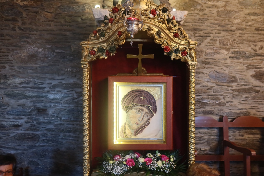 Άνδρος: Πανηγυρικός Εσπερινός για τη μνήμη της Αγίας Ειρήνης Χρυσοβαλάντου στην ομώνυμη Ιερά Μονή
