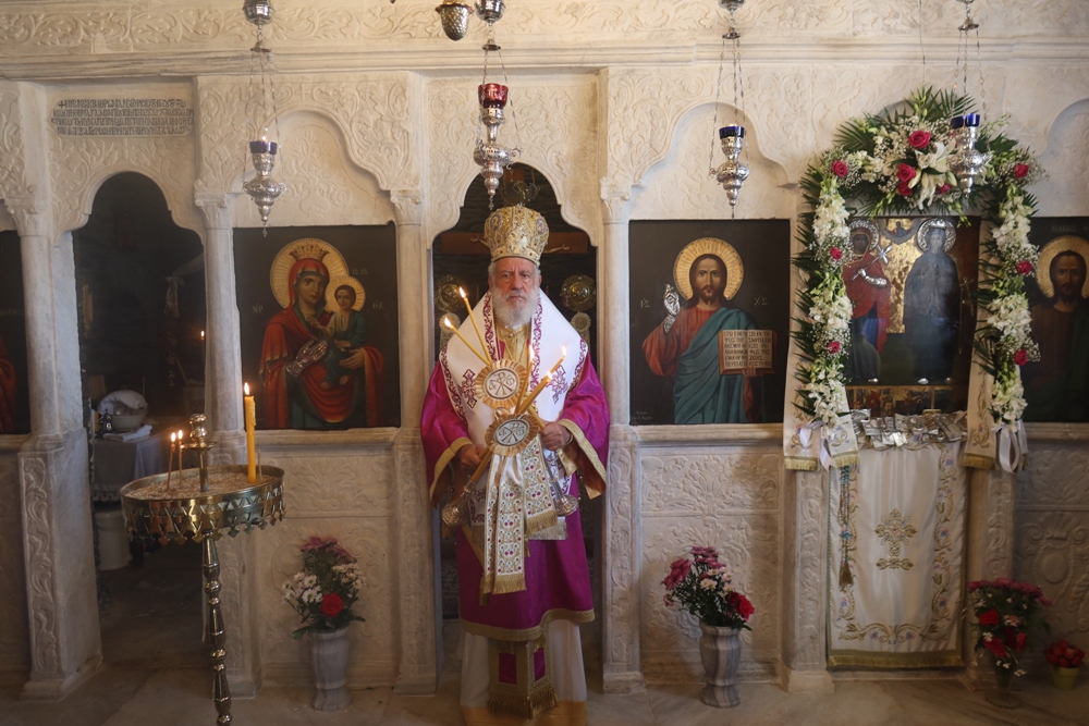 Άνδρος: Αρχιερατική Θεία Λειτουργία στην Ι.Μ Αγίας Ειρήνης Χρυσοβαλάντου, στα Αποίκια