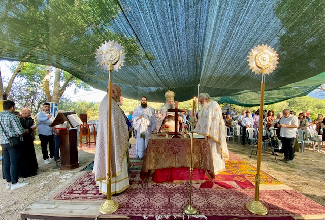 Θεία Λειτουργία στο «Πάτημα του Αγίου Ανδρέου», στο Λεόντιο Πατρών