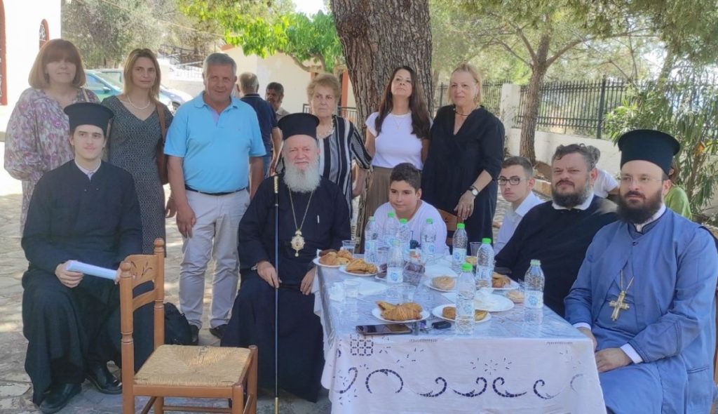 Τα παιδιά του Πανευβοϊκού Συλλόγου ΑΜΕΑ με τον Μητροπολίτη Χαλκίδος