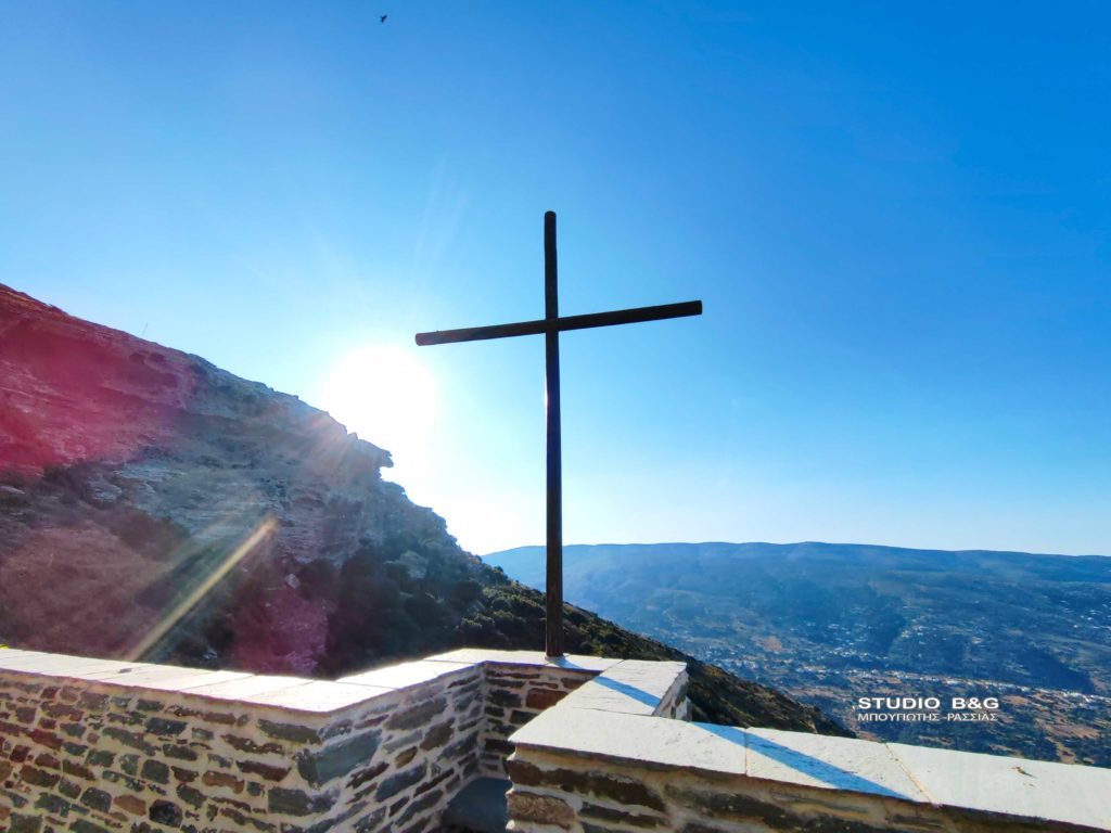 Η Ιερά Μονή Παναχράντου – Αγίου Παντελεήμονος της Άνδρου μέσα από φωτογραφίες