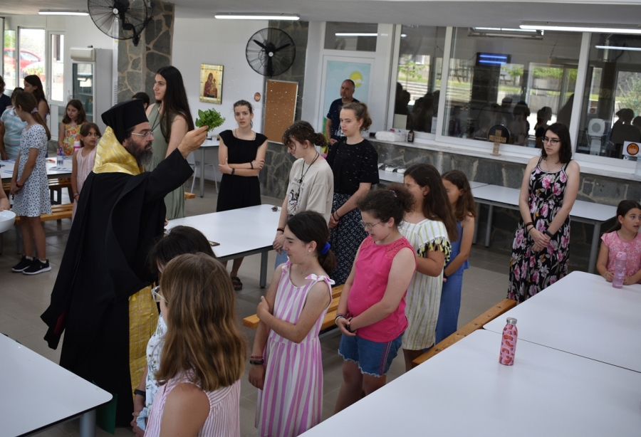 Ο Μητροπολίτης Μαρωνείας τέλεσε τον Αγιασμό για την έναρξη της Α’ Κατασκηντικής περιόδου των κοριτσιών