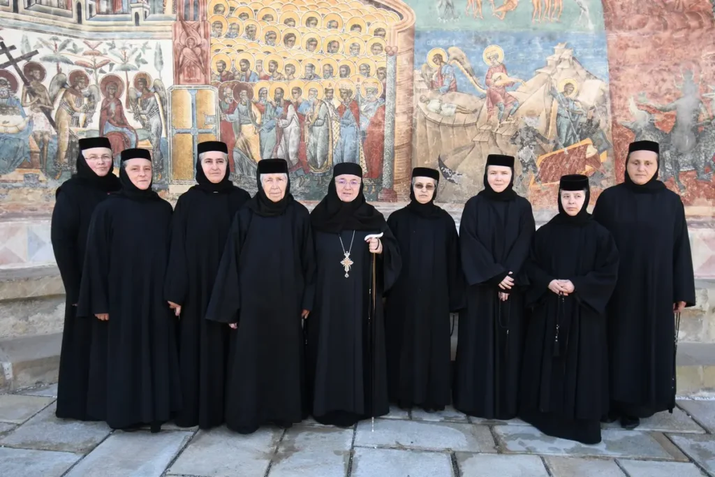 Stavrofora Gabriela Platon de la Mănăstirea Voroneț a fost distinsă cu Ordinul Crucea Bucovinei, la aniversarea vârstei de 60 de ani