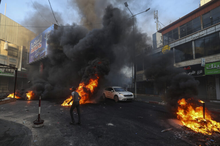 Κλιμάκωση της βίας στη Δυτική Όχθη – 10 νεκροί Παλαιστίνιοι, δεκάδες τραυματίες