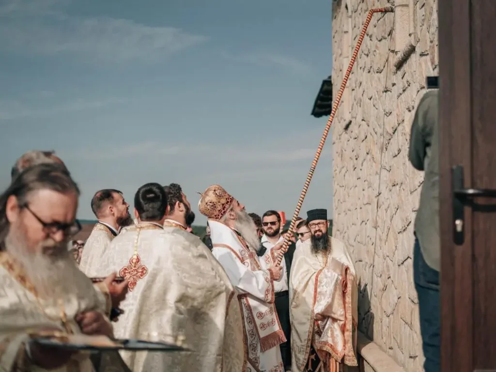 Mitropolitul Teofan a sfințit un lăcaș de cult închinat Sfintei Teodora de la Sihla