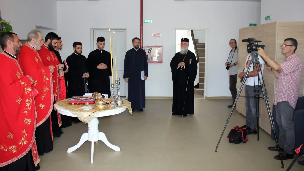 Arhiepiscopia Craiovei a inaugurat un centru de zi pentru vârstnici: Aducem o mângâiere, a spus IPS Irineu