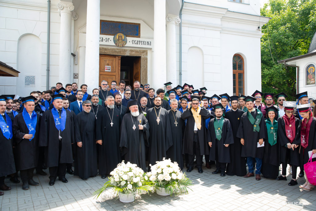 Ο Επίσκοπος Πλοεστίου για τα εφόδια των νέων αποφοίτων θεολογίας