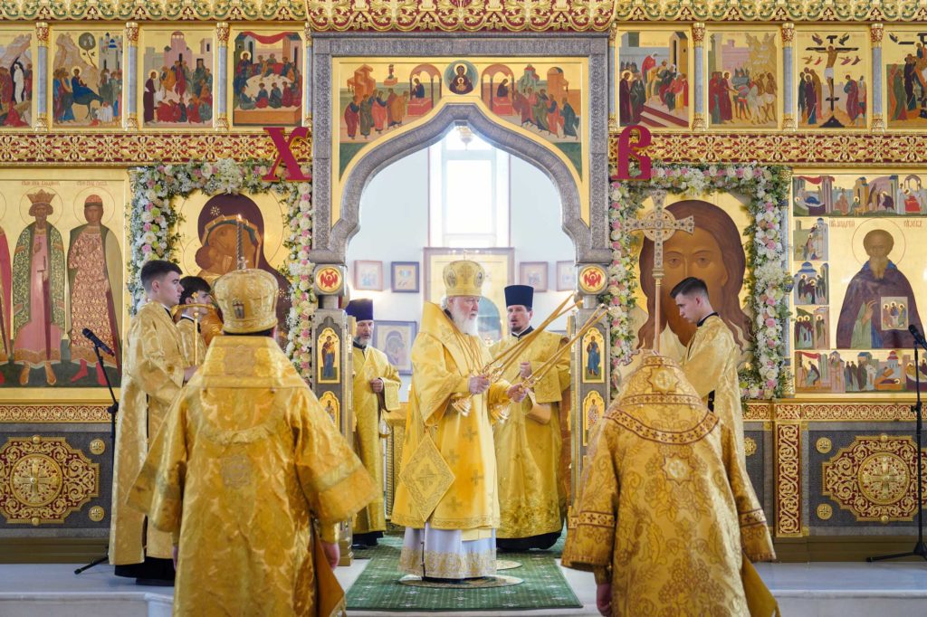 Святейший Патриарх Кирилл совершил освящение московского храма преподобного Андрея Рублева в Раменках и Литургию в новоосвященном храме