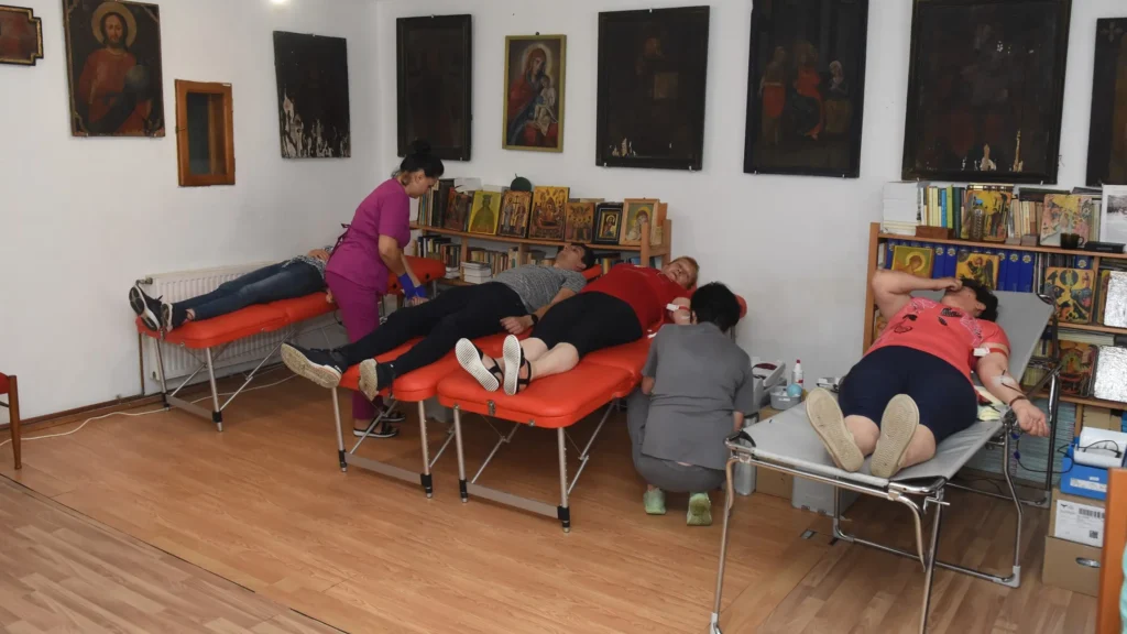 Buzău: Peste 150 de voluntari din două parohii au donat sânge