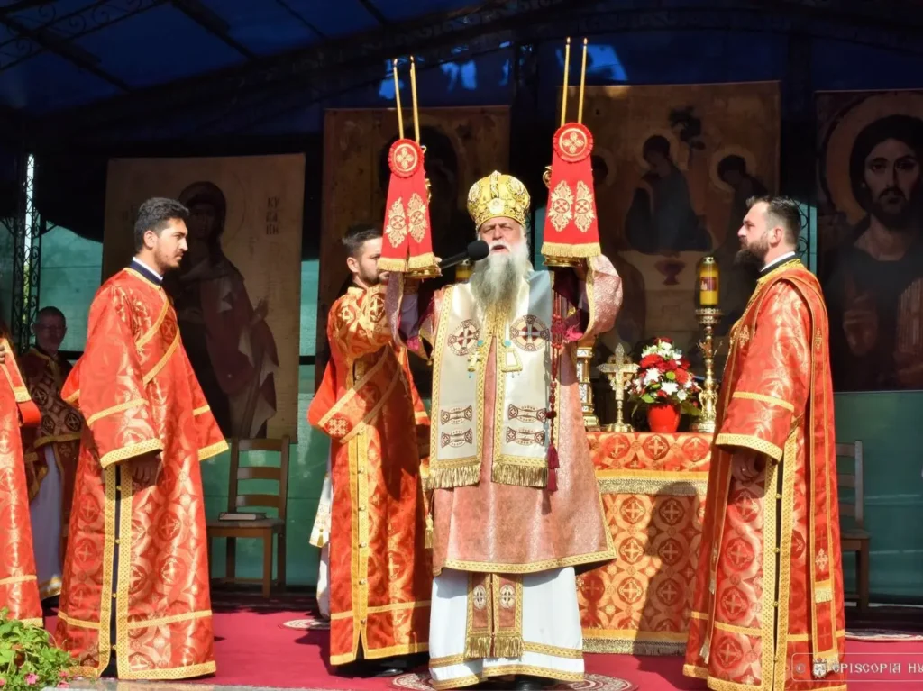 Arhiepiscopul Varsanufie la hramul Catedralei din Huși: Când cinstim un sfânt, îi aducem slavă lui Dumnezeu