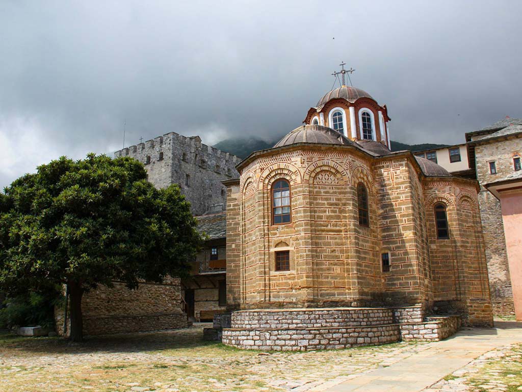 Άγιον Όρος: Υπό μερικό έλεγχο η φωτιά κοντά στην Ιερά Μονή Μεγίστης Λαύρας