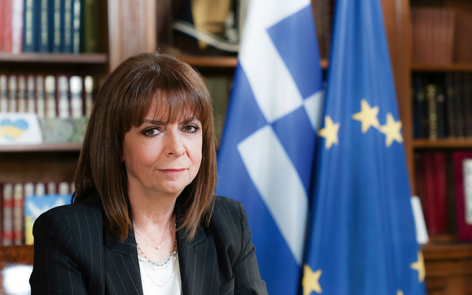 Η Σακελλαροπούλου, για τον Αρχιεπίσκοπο, το άβατο στο Άγιο Όρος και τις γυναίκες ιερείς