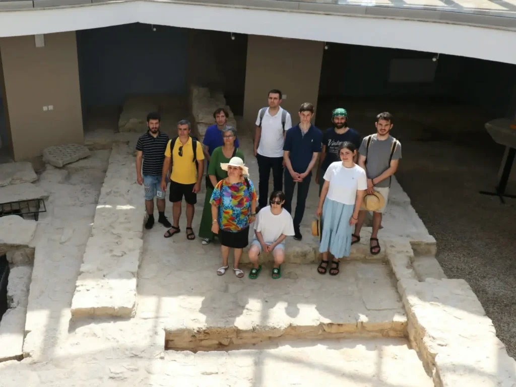 Dobrogea: Studenți de la teologie și limbi clasice au studiat inscripții grecești în cadrul unei școli de vară
