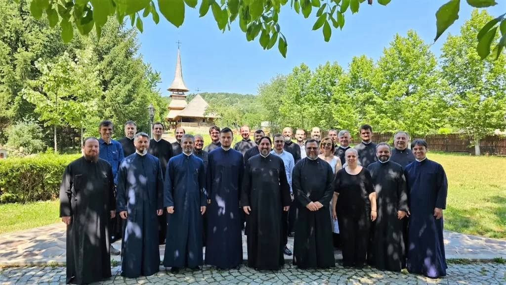 Ședință de lucru la Jercălăi: Preoții din Protoieria Sectorului 2 al Capitalei au aflat cum se fabrică vinul liturgic