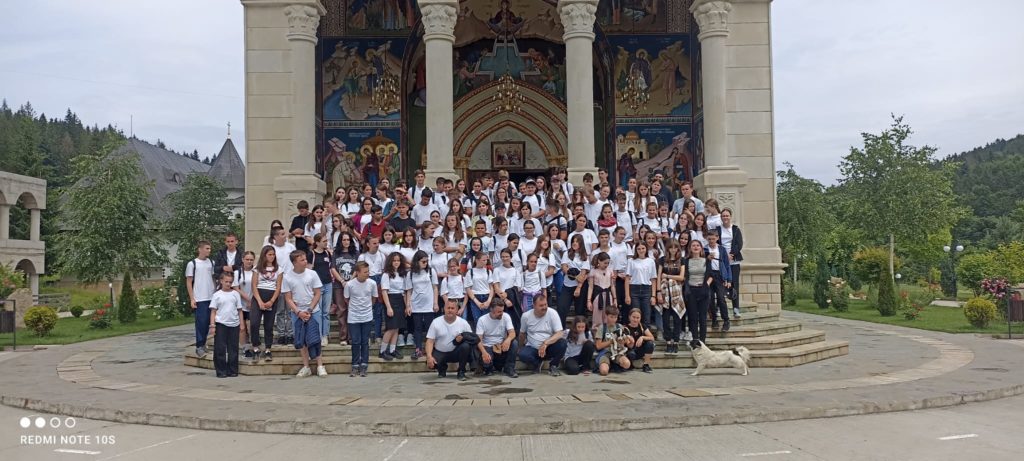 Peste 140 de tineri au participat la tabăra de vară organizată în Protopopiatul Rădăuți