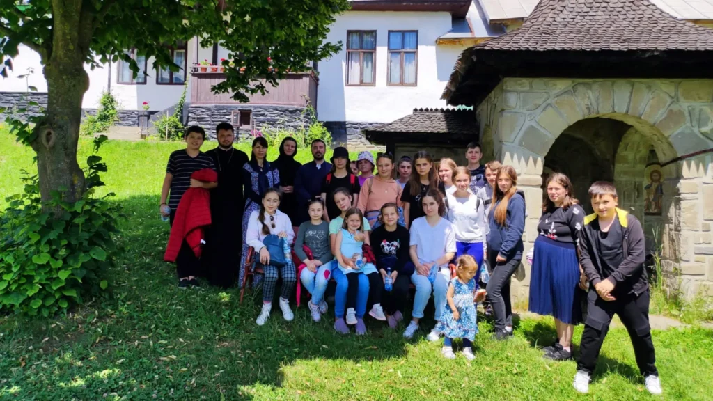 „Bucuria Vacanței”: În Protoieria Vălenii de Munte se desfășoară tabere gratuite pentru copii