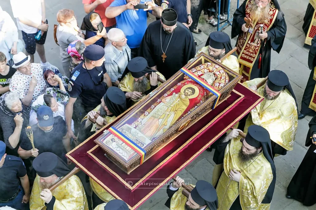 The Path of Saints: 20,000 Romanian faithful process with the relics of St. John the New of Suceava