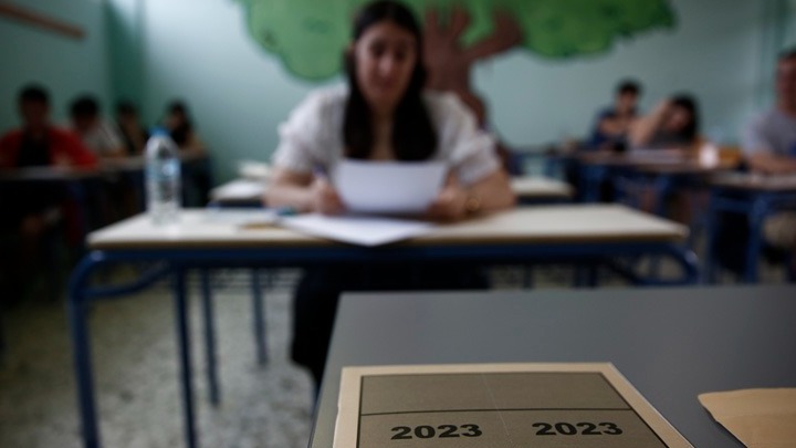 Πανελλαδικές 2023: Άνοδος βάσεων για τις σχολές Νομικής, Ψυχολογίας και Πολυτεχνείων και πτώση για τις Ιατρικές