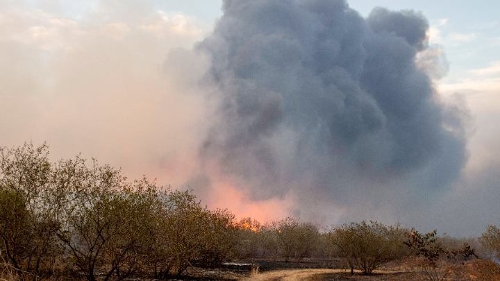 Φωτιά στη Μαγνησία: Εκκενώθηκαν οικισμοί – Εκρήξεις στη Νέα Αγχίαλο