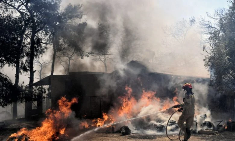 Greece: Wildfires burn homes near Greek capital, residents flee