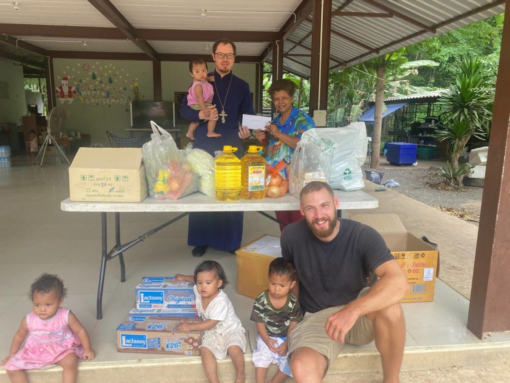Прихожане и настоятель Вознесенского храма на острове Самуи оказали помощь детскому дому