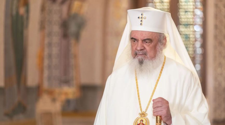 Credința celor milostivi ajută pe cel bolnav: Patriarhul spune pe cine reprezintă cei care au adus paraliticul la Iisus