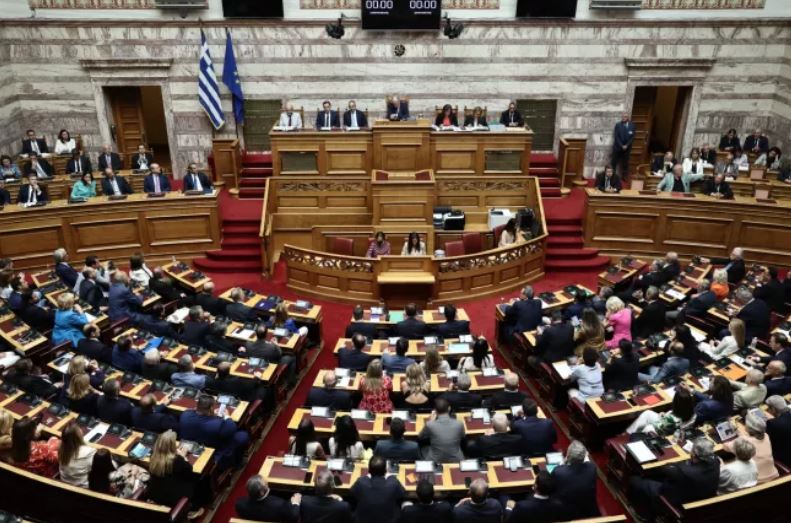 Αύριο σε δημόσια διαβούλευση το νομοσχέδιο για την ψήφο των Ελλήνων του εξωτερικού
