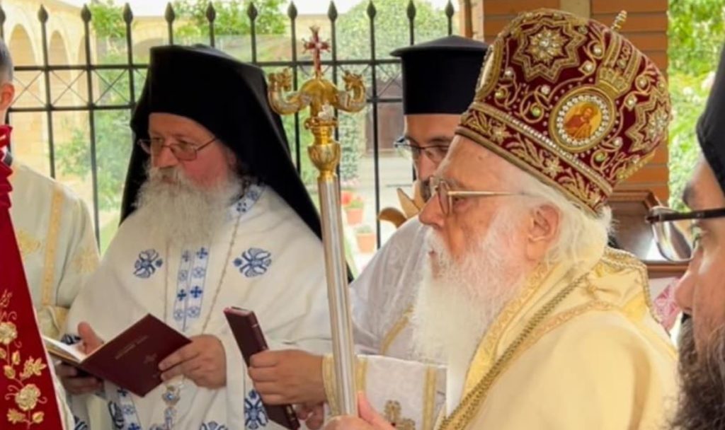 Kryhet Shërbesa e Shenjtërimit të kishës në Skitin e  Grave Miroprurëse.