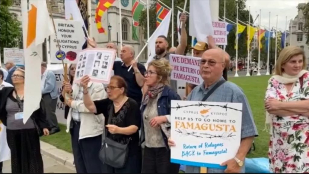 Σύνδεσμος Αμμοχώστου: Διαδήλωση έξω από τη Βουλή των Κοινοτήτων του Ηνωμένου Βασιλείου